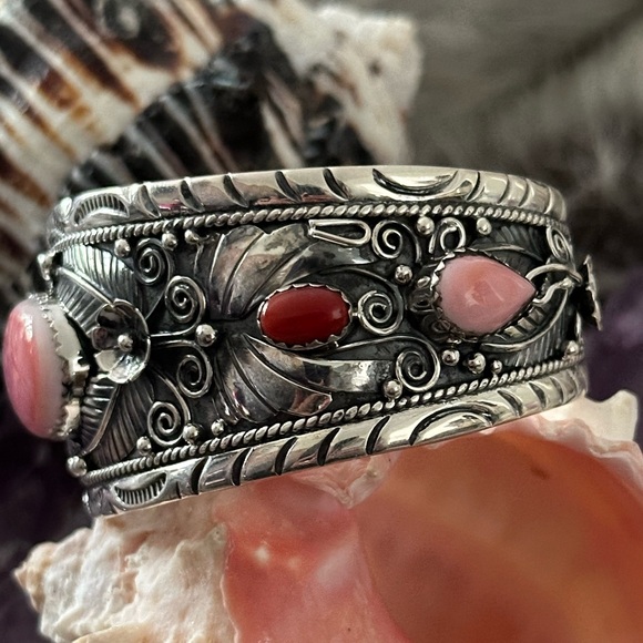 Pink conch mediterranean coral southwestern Sterling silver cuff - Picture 10 of 16